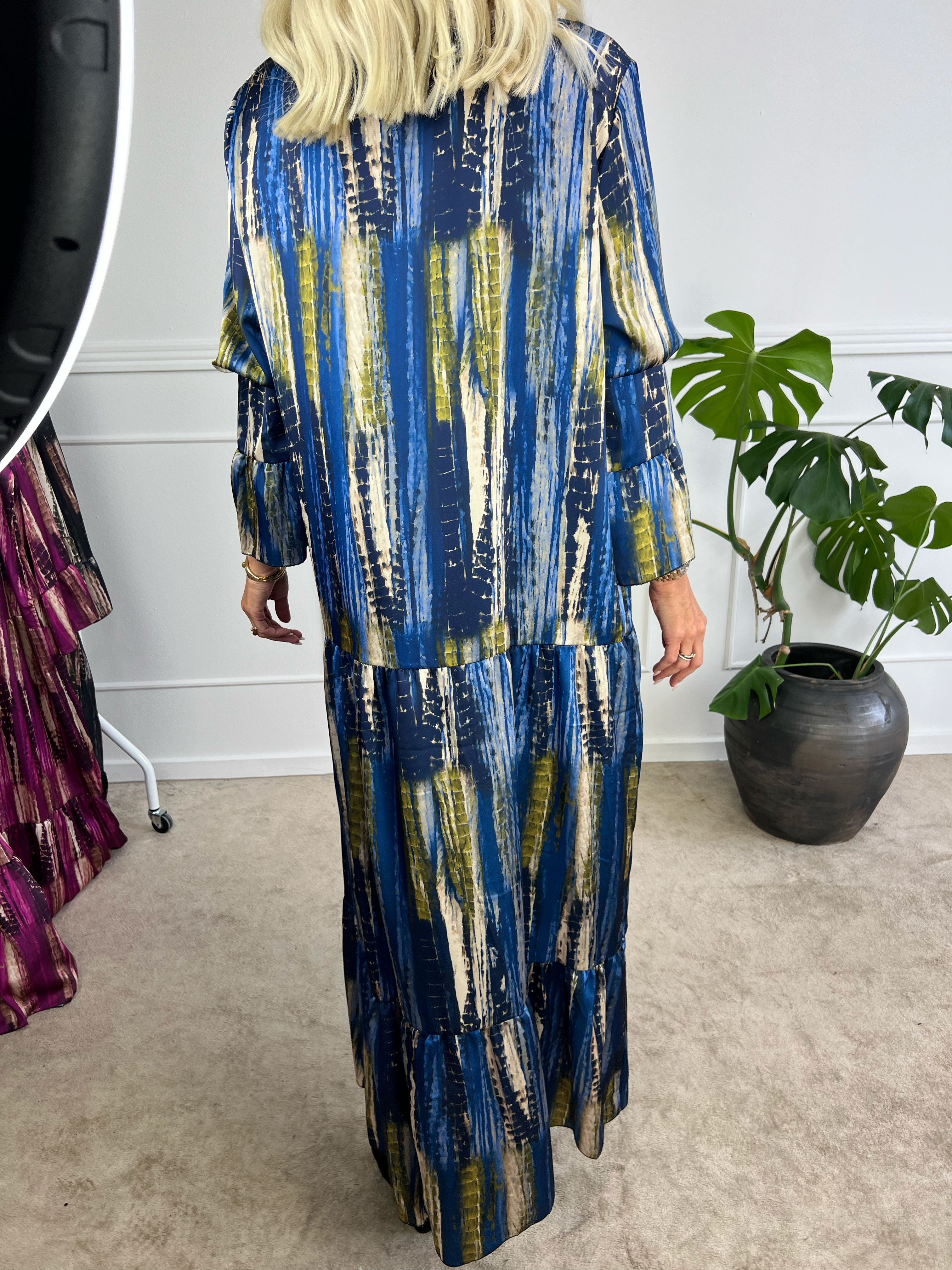 Flores - Lang mønstret lag på lag kjole i silkelook